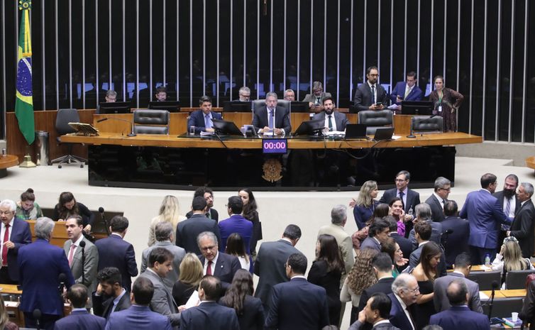 Câmara rejeita mudanças do senado e aprova reforma tributária