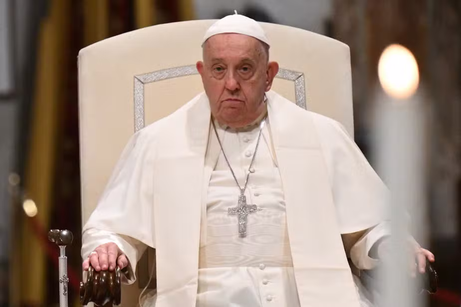 Papa Francisco tem noite tranquila, mas segue em estado crítico, diz VaticanoEste é o décimo dia de internação de Francisco após uma sequência de problemas respiratório