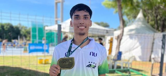 Atleta da APA conquista ouro no Brasileiro Sub-18 nos 400m.