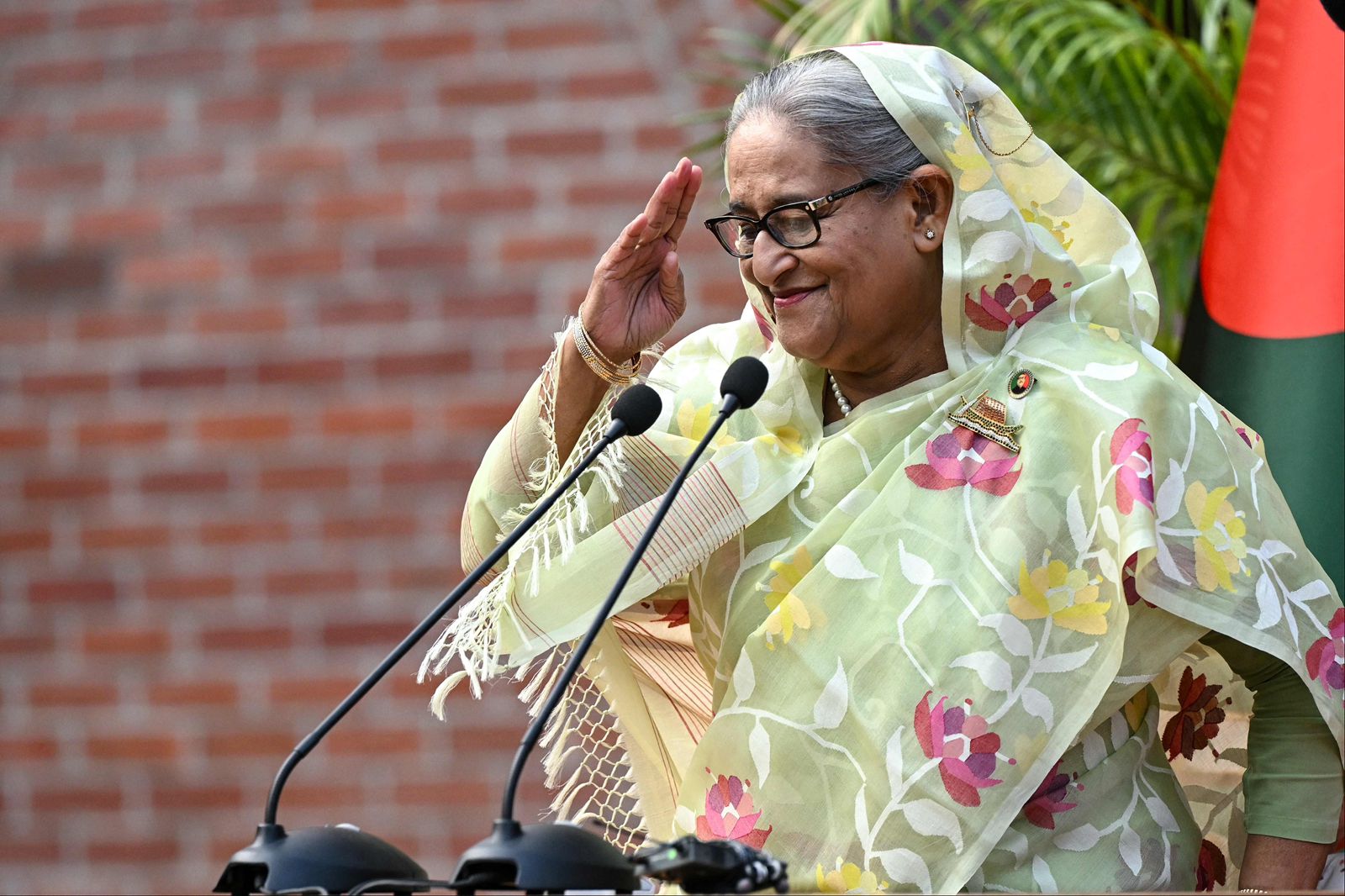 Ex-primeira-ministra de Bangladesh é condenada a morte por crimes contra a humanidade.