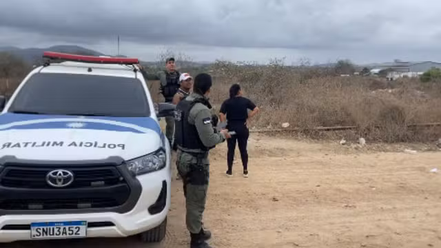 Adolescente é encontrado morto com mãos algemadas em Caruaru.