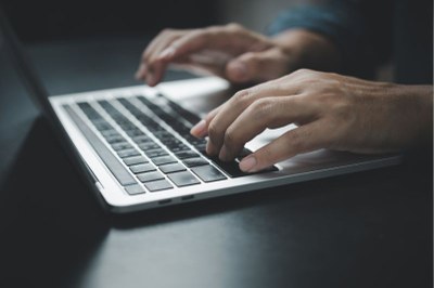Internauta é condenado por ataques preconceituosos contra nordestinos em rede social.