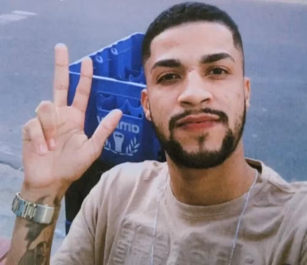 Jovem de 26 anos é morto a tiros na orla de Santa Maria da Boa Vista.