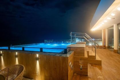 Laudo do IML aponta choque elétrico em morte de mãe e filho em piscina.