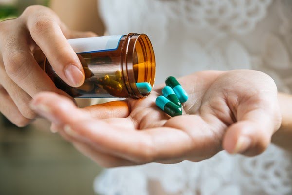 Conselho Federal de Enfermagem autoriza prescrição de antibióticos por enfermeiros.