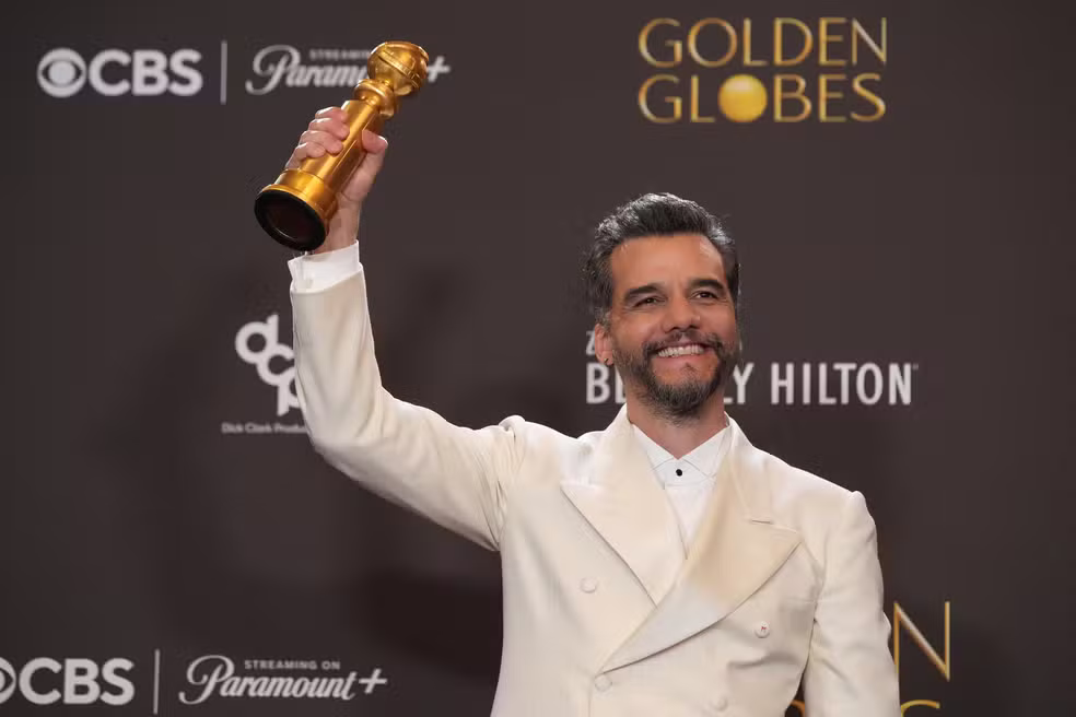 Filme brasileiro “O Agente Secreto” vence duas categorias no Globo de Ouro e aumenta as chances de Oscar.