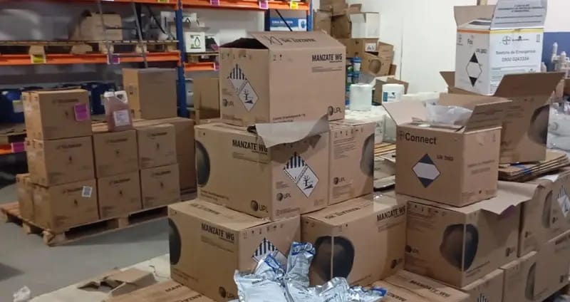 Adagro apreende 17 toneladas de agrotóxicos armazenados de forma irregular em Petrolina.