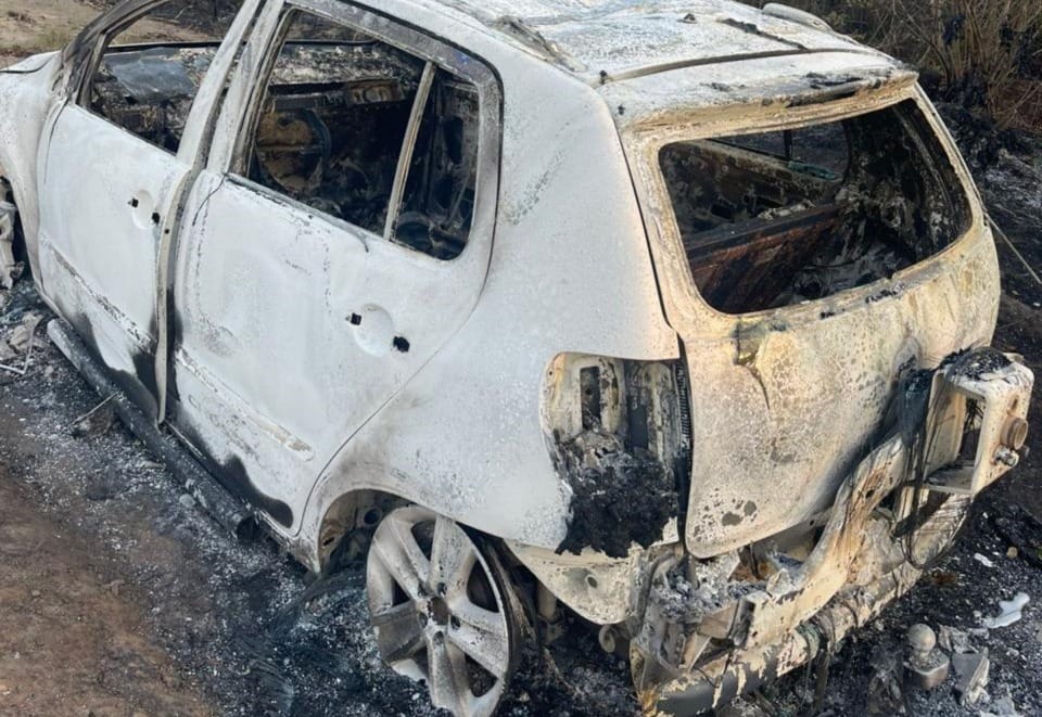 Homem morre carbonizado dentro de carro e companheira dele é achada morta em canavial; sobrinho de vítima é investigado.