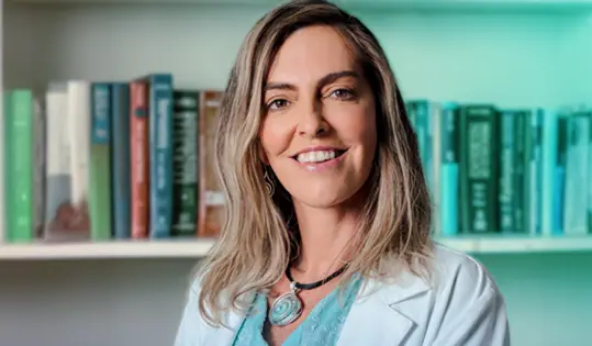 Brasil perdeu patente internacional da polilaminina após cortes na UFRJ, diz cientista.