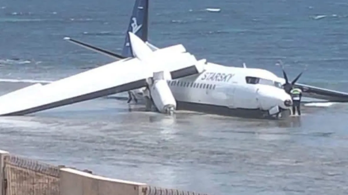 Avião com 55 passageiros faz pouso de emergência em praia na Somália.