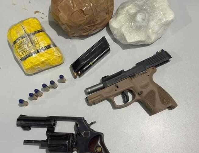 PM apreende armas e mais de 1,5 kg de cocaína no N-7