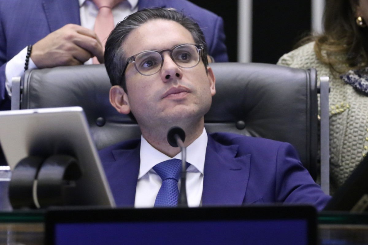 Relator da PEC 6×1 será indicado no início desta semana, diz Hugo Motta.