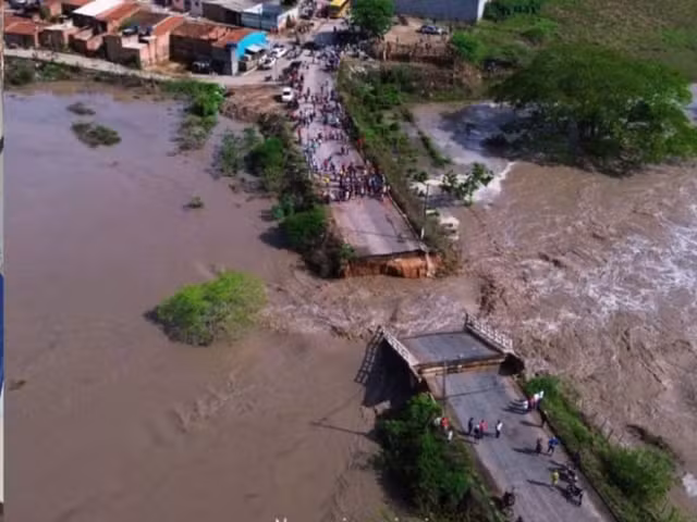 Ponte de acesso a cidade de Calçado em Pernambuco, desaba após fortes chuvas
