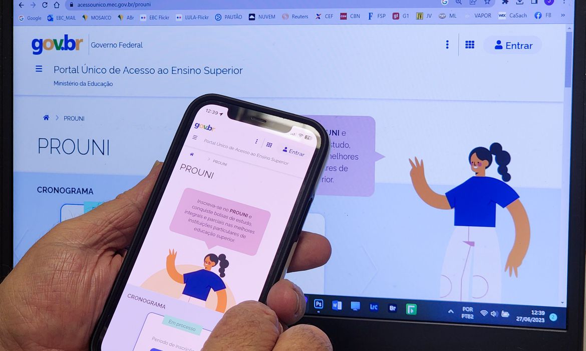 Prouni 2026: prazo para entrega de documentos termina nesta sexta-feira.