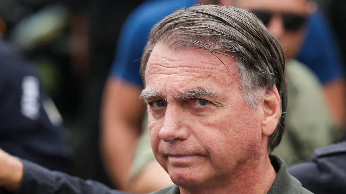 Defesa de Bolsonaro pede ao STF visita de assessor de Trump na prisão