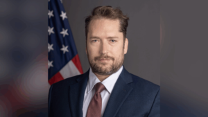 Itamaraty faz alerta, e Moraes nega visita de assessor de Trump a Bolsonaro