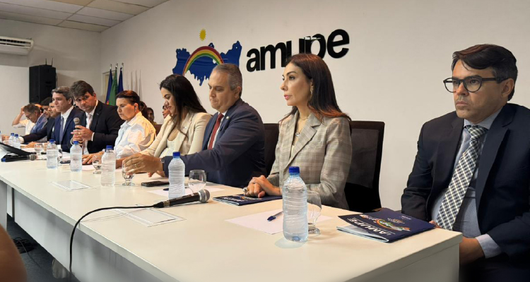 Prefeitos de Pernambuco definem teto de R$ 350 mil para cachês de artistas em eventos públicos; entenda