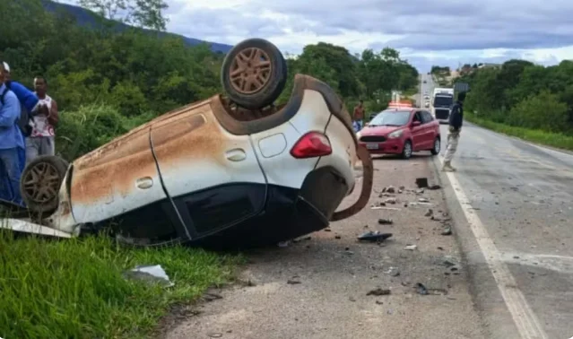 Caseiro suspeito de matar dona de chácara a facadas morre em acidente durante perseguição policial, em Senhor do Bonfim (BA)