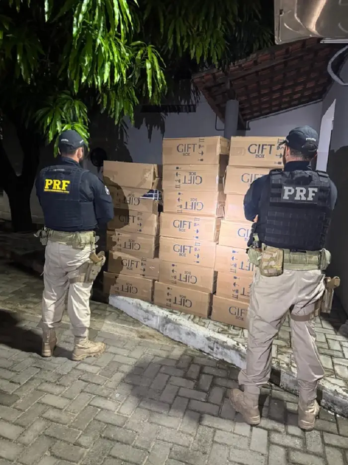 PRF apreende carga de 20 mil maços de cigarros contrabandeados em Barras (PI)