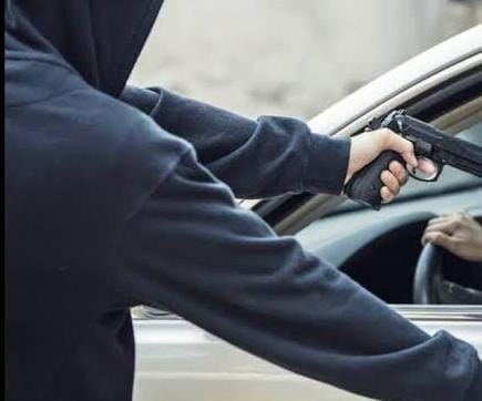 Homens roubam carro e pertences em assalto em estrada da zona rural de Afrânio, Pernambuco