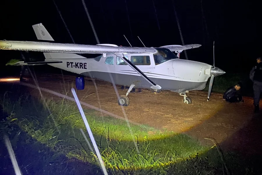 PM apreende R$ 26 milhões em cocaína após avião fazer pouso forçado no interior do Maranhão