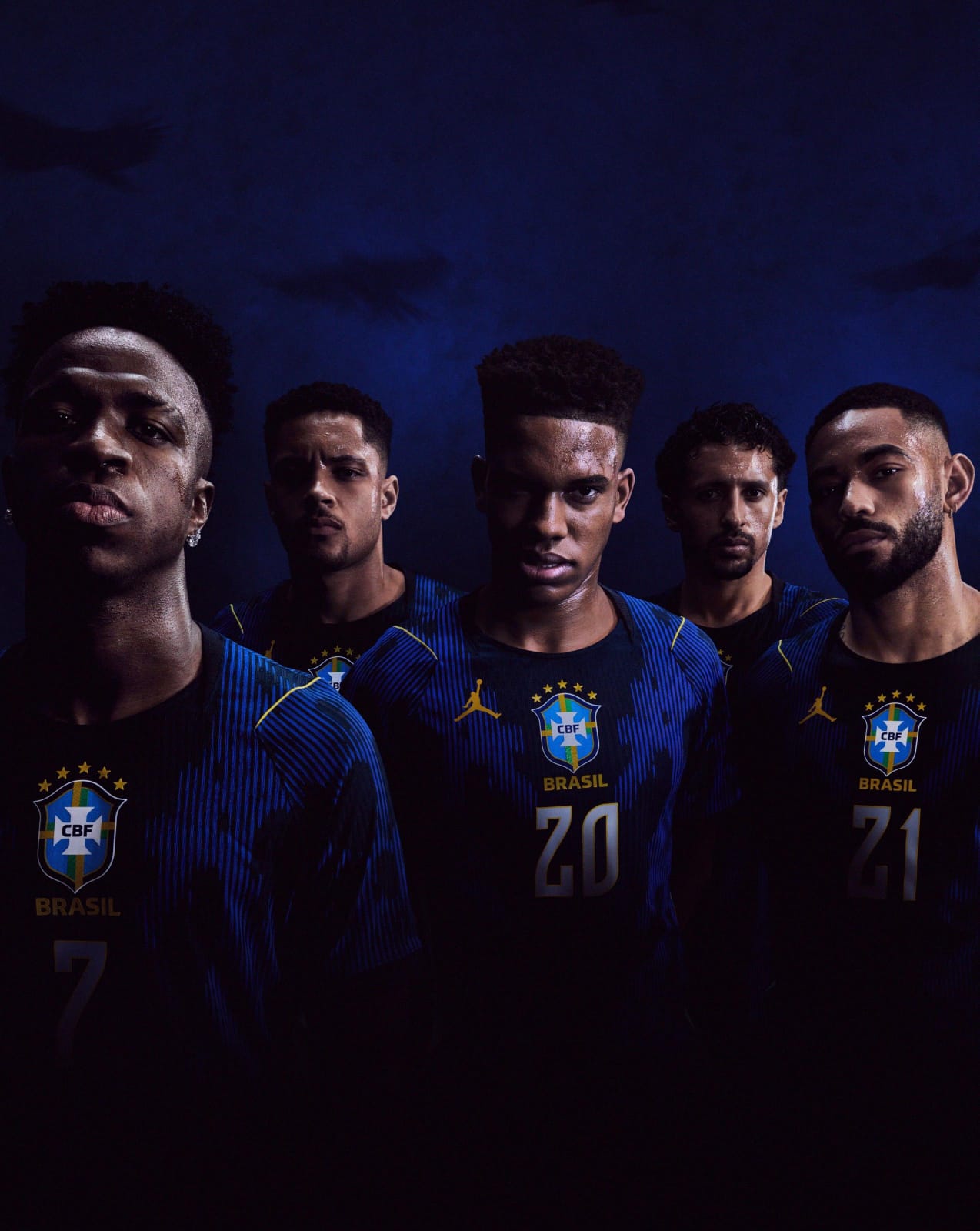 Seleção brasileira revela segundo uniforme azul; camisa amarela será apresentada nesta sexta (13)