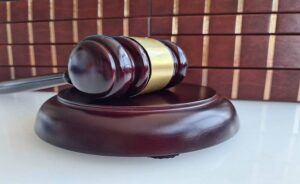 Estado terá de pagar R$ 300 mil e pagar pensão a filhos de vítima de feminicídio em Serra Talhada