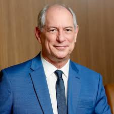 Aécio convida Ciro Gomes para concorrer à presidência pelo PSDB