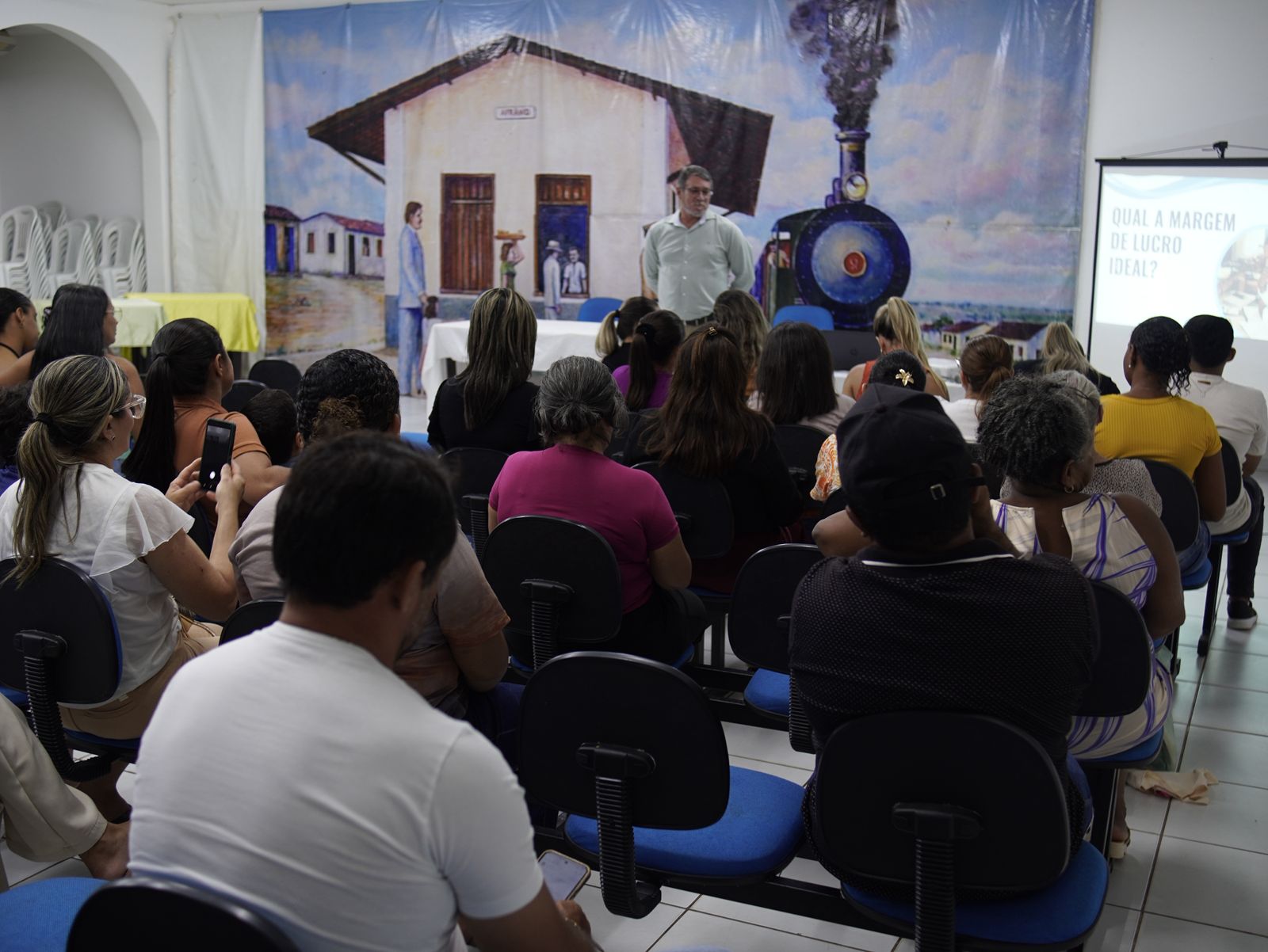 Prefeitura de Afrânio oferece cursos de qualificação profissional e esta com inscrições abertas para mais duas capacitações