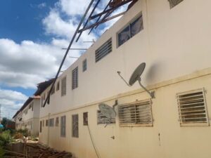 Telhado de oito apartamentos do Minha Casa, Minha vida em Petrolina desaba