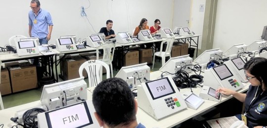 TRE-PE faz simulado do funcionamento das urnas eletrônicas