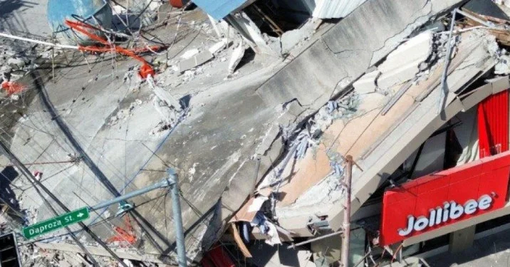 TERREMOTO DE MAGNITUDE 7,8 ATINGE ILHAS DA FILIPINAS,DESTRÓI PRÉDIOS E DEIXA MAIS DE 30 MORTOS