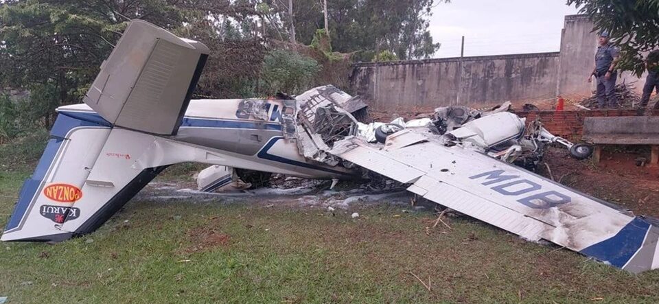 Duas pessoas morrem em queda de avião de pequeno porte no interior de São Paulo