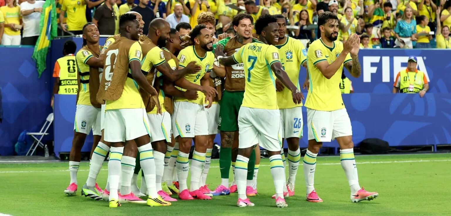 Brasil vence a Escócia e se classifica na liderança do grupo na copa