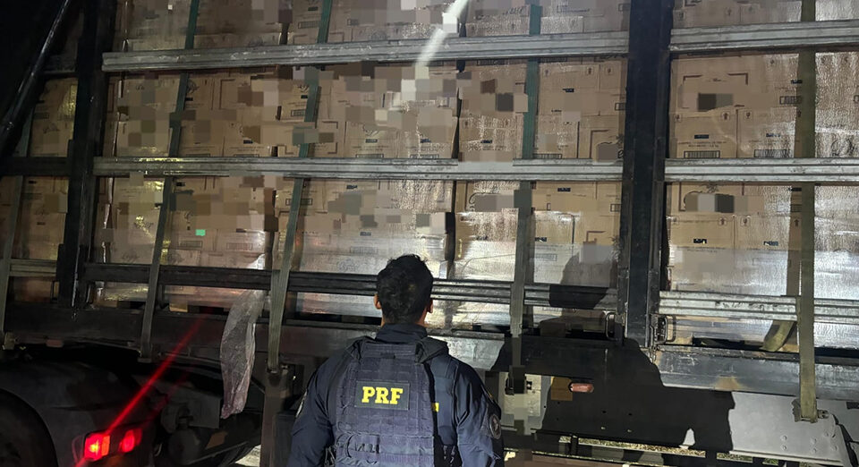 PRF apreende carga de conhaque avaliada em meio milhão de reais no Sertão de Pernambuco