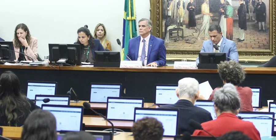 CCJ da Câmara retoma hoje a discussão sobre PEC da maioridade penal
