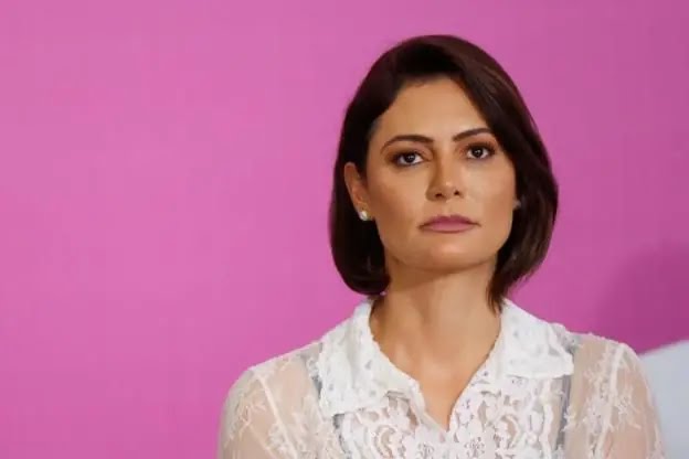 Michelle Bolsonaro anuncia saída da presidência do PL Mulher após crise com Flávio