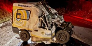Acidente com ambulância de Ouricuri deixa três mortos na BR-316, no Sertão do Araripe