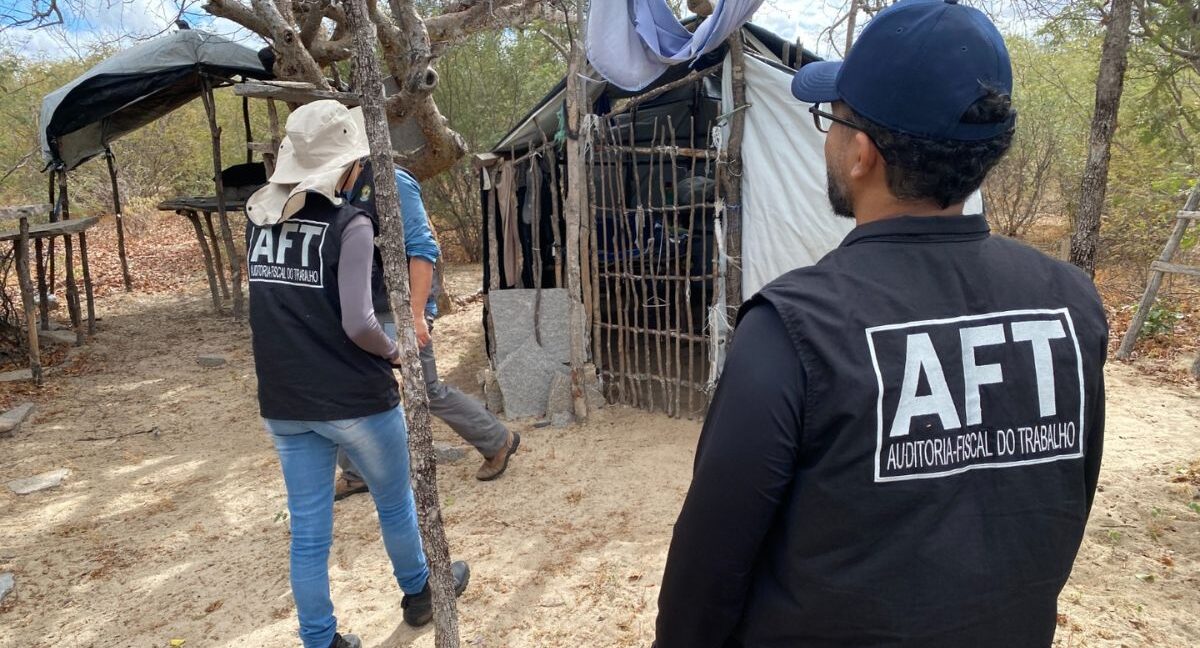 Nove trabalhadores em condições análogas à escravidão são resgatados em Santa Cruz, Pernambuco