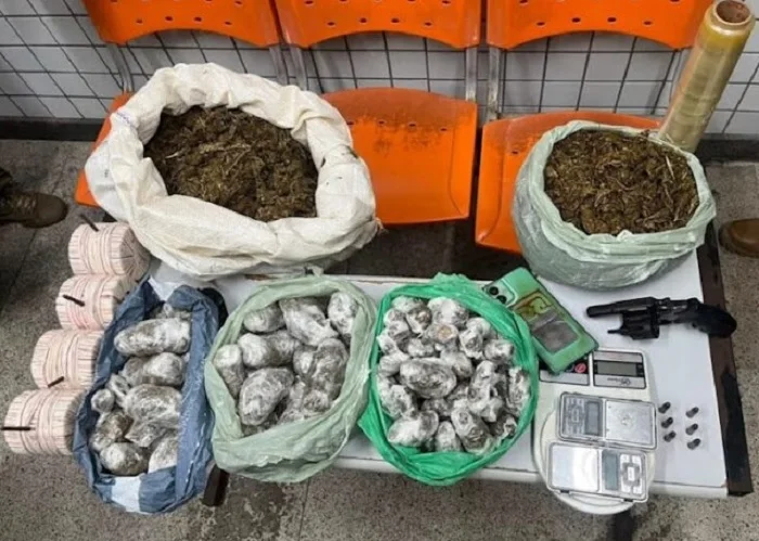 BOPE prende homem com arma de fogo, explosivos e maconha no bairro IPSEP em Petrolina (PE) 