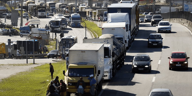 Governo federal aciona AGU após caminhoneiros ameaçarem greve