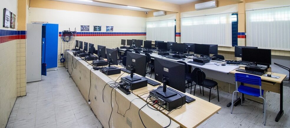 PE oferece mais de 8 mil vagas em cursos técnicos gratuitos; saiba como se inscrever