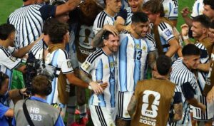 Argentina protagoniza virada histórica, elimina o Egito e se classifica para as quartas de finais
