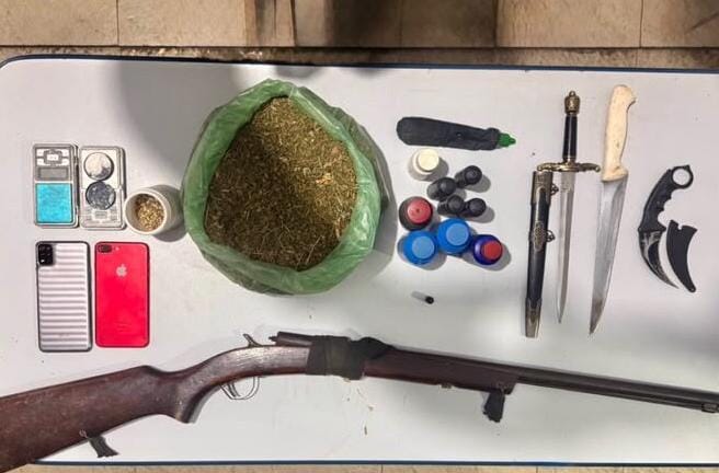 Polícia militar apreende drogas, arma artesanal e materiais para recarga de munição em Afrânio