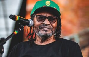 Cantor Edson Gomes é hospitalizado após show em Salvador; Equipe tranquiliza fãs