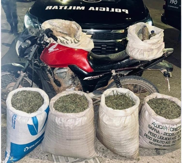 Biesp apreende 48,6 kg de maconha e recupera moto roubada em área de divisa entre Dormentes e Lagoa Grande