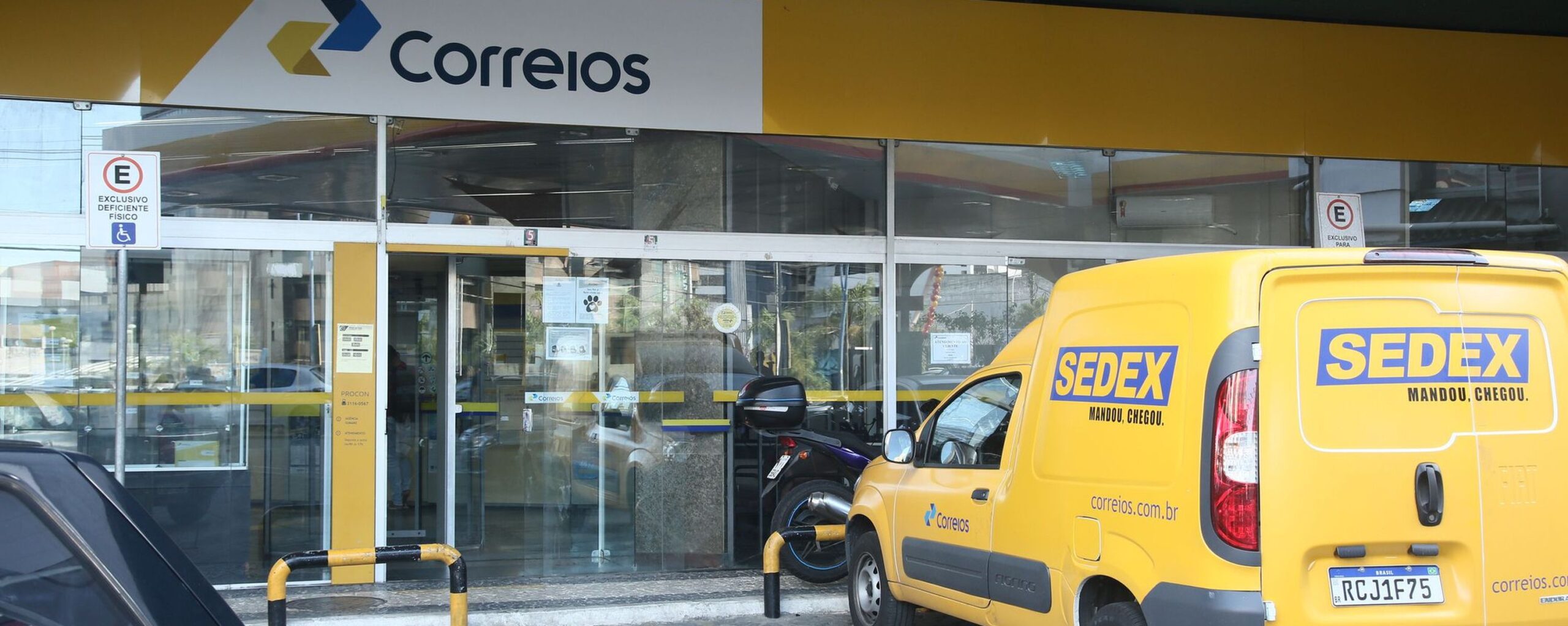 Correios vão passar a entregar no Brasil compras feitas pela internet em sites de lojas do Paraguai