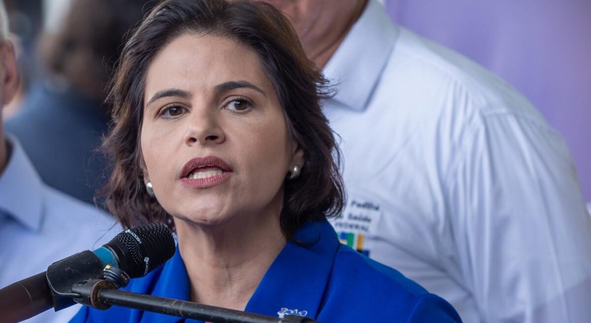 Deputados protocolam pedido de impeachment contra vice-governadora de Pernambuco