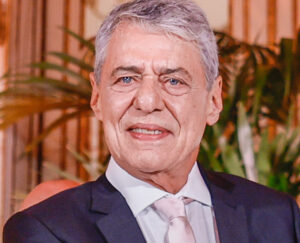 Após receber ameaça de morte pela internet, Chico Buarque formaliza queixa na polícia; suspeito de ser o autor é um médico de MG