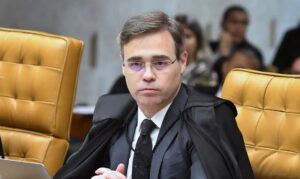 Mendonça retira sigilo de rede de pagamentos de Vorcaro e do Banco Master